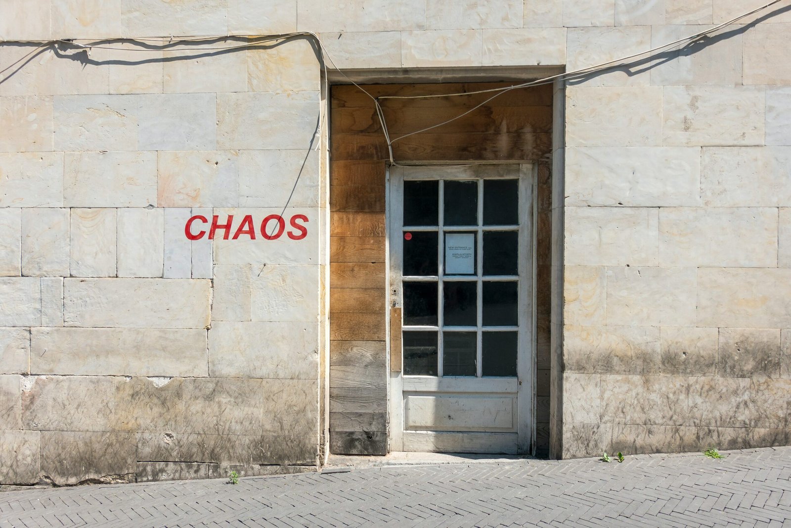 Understanding Chaos Theory: Its Influence in Physics and Beyond